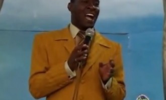 Vídeo de cantor gospel fazendo “firulas vocais” faz sucesso e rende comparações a Ed Motta e Tim Maia; Assista