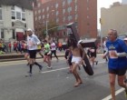 Homem corre maratona vestido de Jesus Cristo