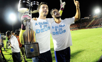 “A Glória é de Deus” afirma jogadores evangélicos do Cruzeiro pelo título
