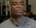 Anderson Silva diz querer “entender qual é a mensagem que Deus está tentando passar” com as circunstâncias de sua lesão; Assista