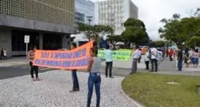 Evangélicos protestam contra a corrupção em frente à ALESE