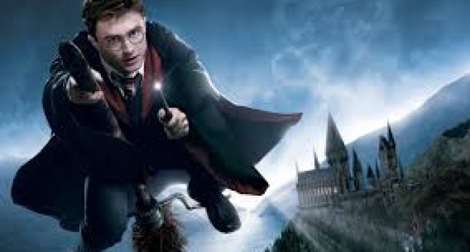 Planejando novos filmes, autora de Harry Potter fala das referências cristãs que inspiraram a série