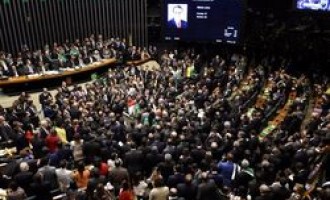 Menções a Deus e a Bíblia permeiam votos do impeachment