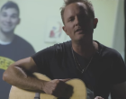 Chris Tomlin lança clipe colaborativo com testemunhos de superação; assista