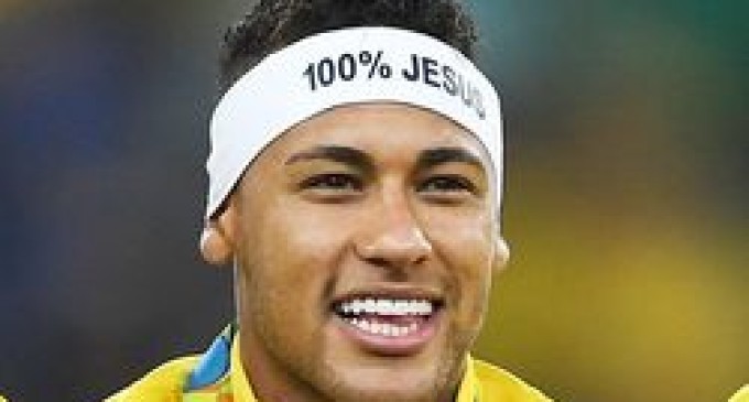 Neymar diz que sua fé em Jesus causa “inveja e mau-olhado”