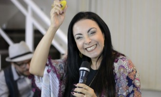 Cristina Mel relembra sucessos com projeto “Na casa da Mel”, no Youtube