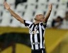 Atacante Roger, do Botafogo, dá testemunho: “Glória a Deus, estou curado”