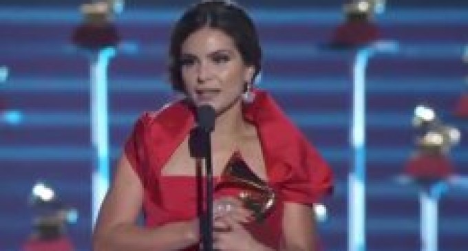 “Obrigado, Senhor”: Aline Barros conquista o 7º Grammy Latino com o CD “Acenda a Sua Luz”