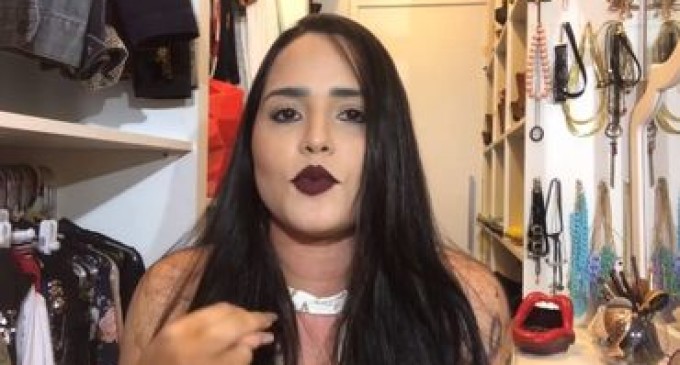 Perlla detona evangélicos no Facebook: “essa crentada é um saco”