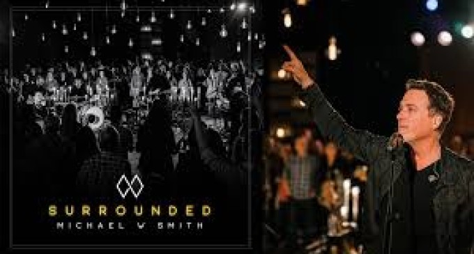 Michael W. Smith lança “Surrounded”, álbum ao vivo de adoração