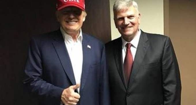 Franklin Graham defende Trump: “Há uma diferença entre defender a fé cristã e vivê-la”