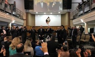 Meirelles volta a “pregar” em culto da Assembleia de Deus