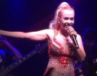 Joelma canta “Ressuscita-me” durante show em boate gay