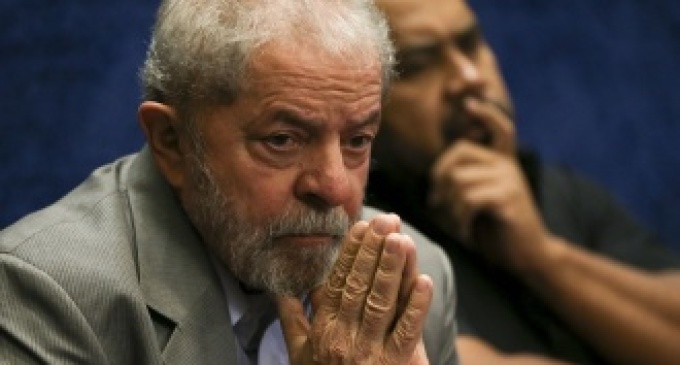 Lula tem altar com santos e orixás em sua cela de Curitiba, diz jornal