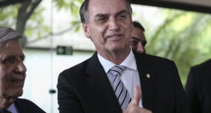 Twitter e Facebook comunicam ao TSE que Bolsonaro não pagou impulsionamento