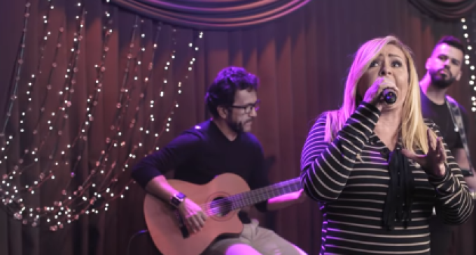 Shirley Carvalhaes lança ‘live session’ da música “É Preciso”; assista