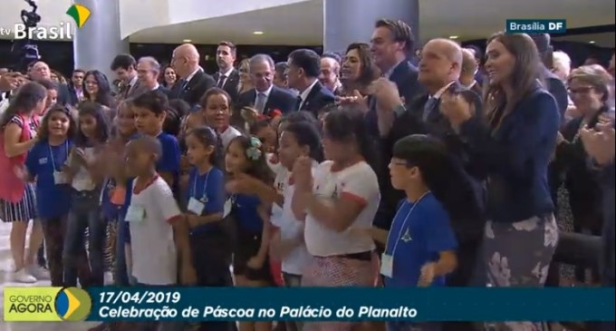 Em celebração de Páscoa no Planalto, Bolsonaro fala sobre Jesus: “Aquele que o Pai enviou para nos salvar”