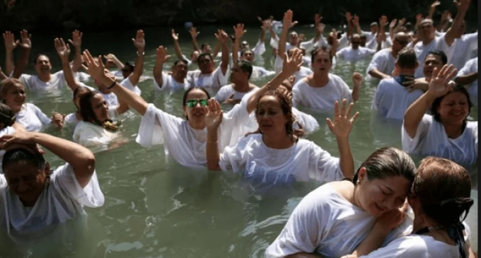 Mais de 1000 cristãos estão preparados para o batismo no Irã