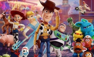 ‘Toy Story 4’ tem cena sutil de mães lésbicas, criticam grupos pró-família