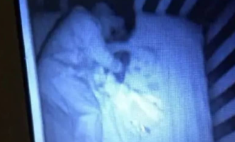 Bebê Fantasma aparece em berço e mãe tem surpresa ao chegar ao quarto