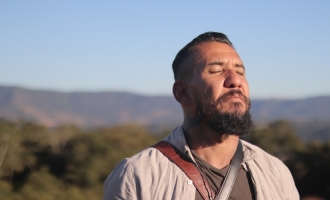 Rodolfo Abrantes lança o clipe “Presente pro Futuro”, com reflexão sobre o chamado de Deus