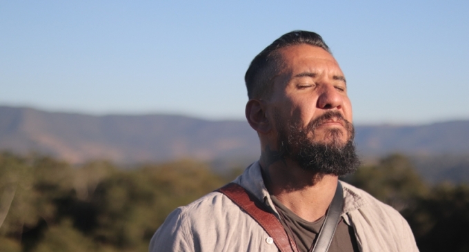 Rodolfo Abrantes lança o clipe “Presente pro Futuro”, com reflexão sobre o chamado de Deus