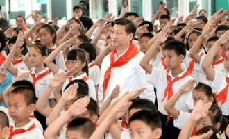 China proíbe crianças de frequentarem a igreja e ameaça pais