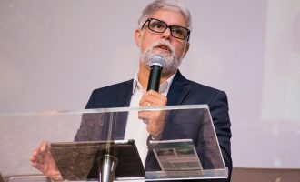 Pastor Claudio Duarte ministra palestra em Aracaju