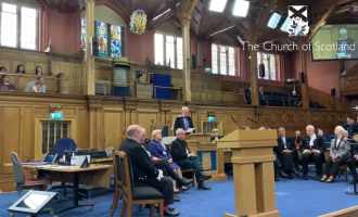 Igreja da Escócia aprova casamento gay e remove as palavras “marido” e “esposa”