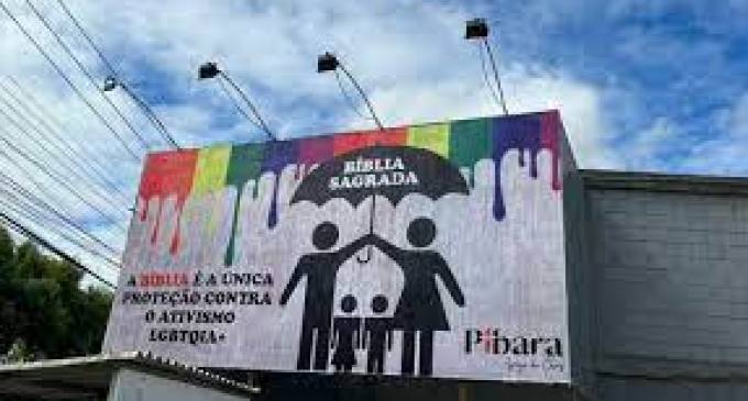 Igreja sofre ataques por outdoor contra ativismo LGBTQIA+