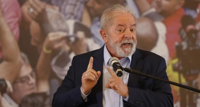 Lula diz que ninguém precisa de padres e pastores, após atacar igrejas