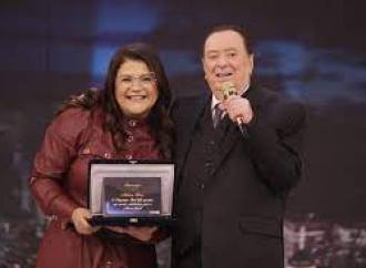 Raul Gil homenageia a cantora Midian Lima neste sábado